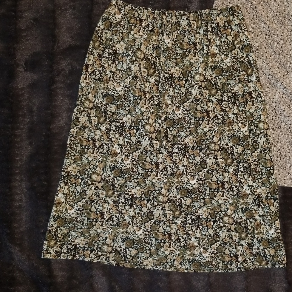2 multi pattern multi colored skirts - Picture 6 of 6